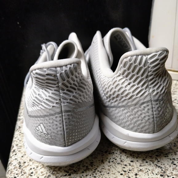 Adidas basketball shoes - Picture 3 of 8